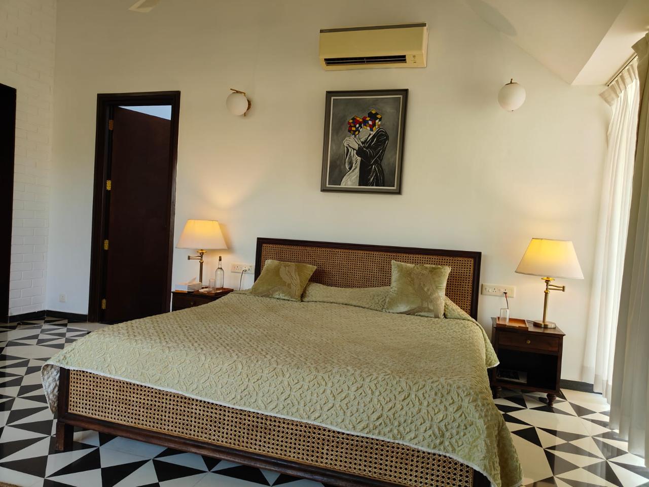 Villa For Sale photo 3