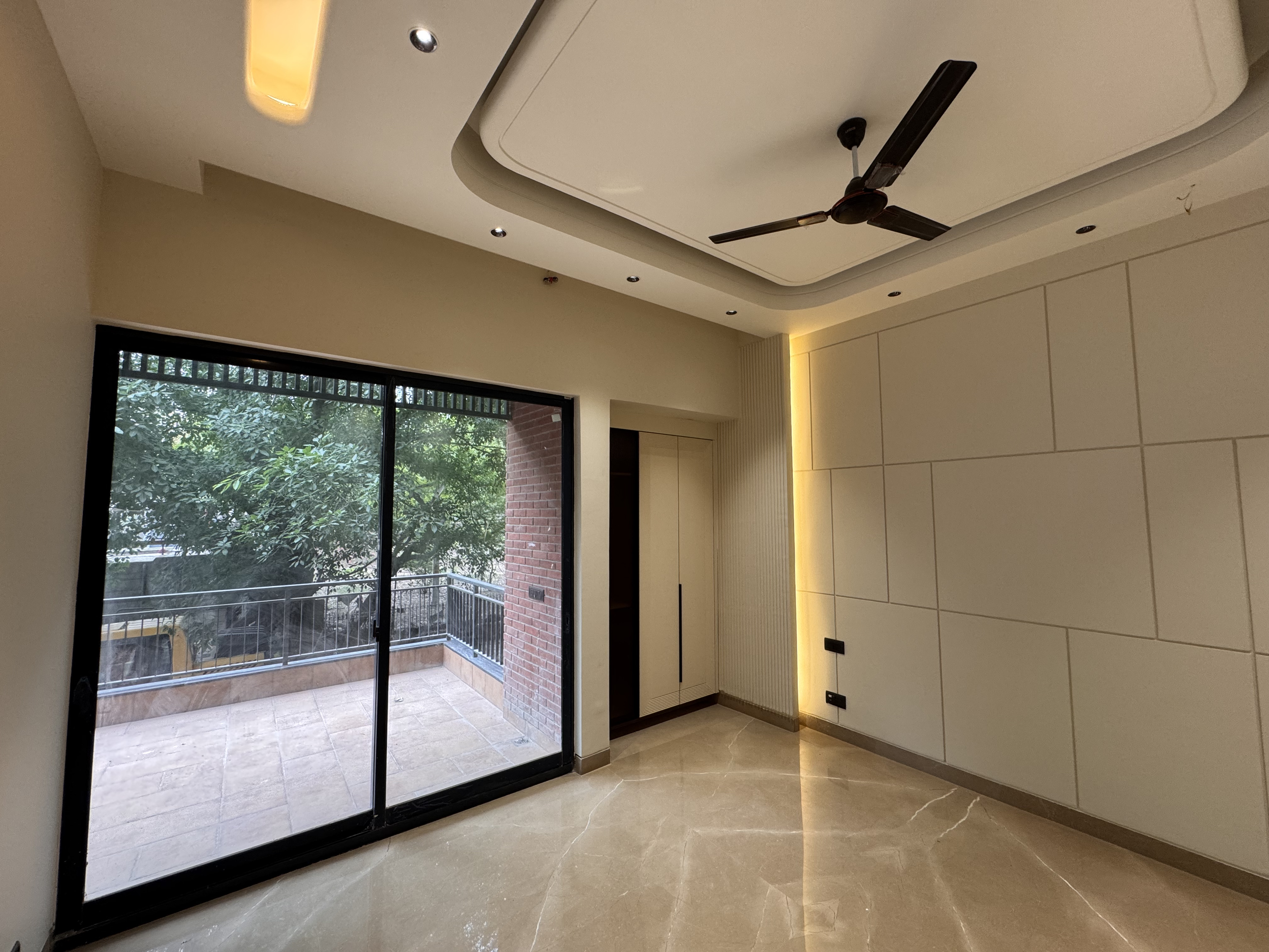 Independent Floor photo 7