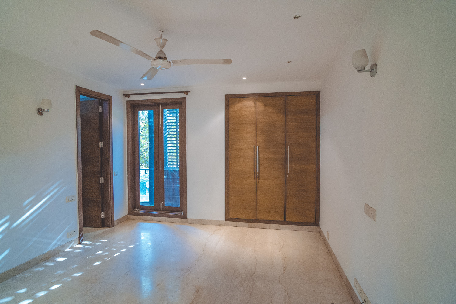 Modern Apartment in Defence Colony, Delhi, India -110049 photo 2